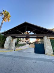 Ground floor in Alemanes. Apartamento vacacional en atlanterra con amplio espacio exterior