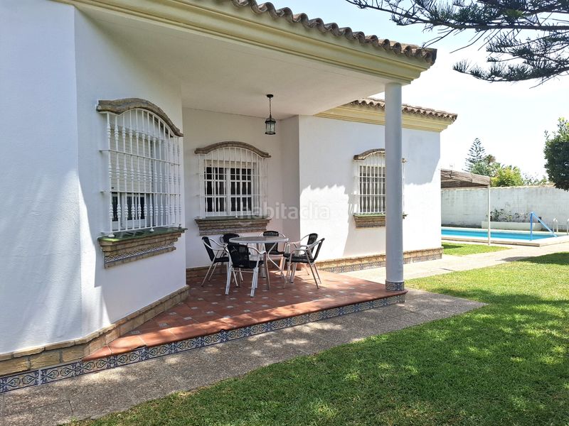 Foto 0856cc86-4cce-4063-8267-23c4602ea566. Casa amb aparcament piscina a Los Gallos Chiclana de la Frontera