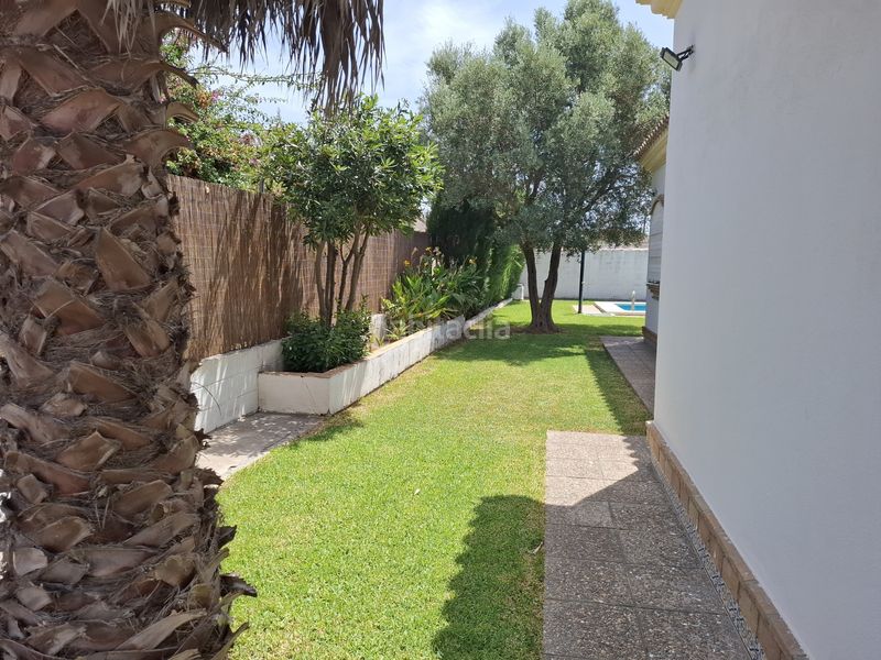 Foto 10c9a824-66bb-4b43-902a-2c208748db58. Casa amb aparcament piscina a Los Gallos Chiclana de la Frontera