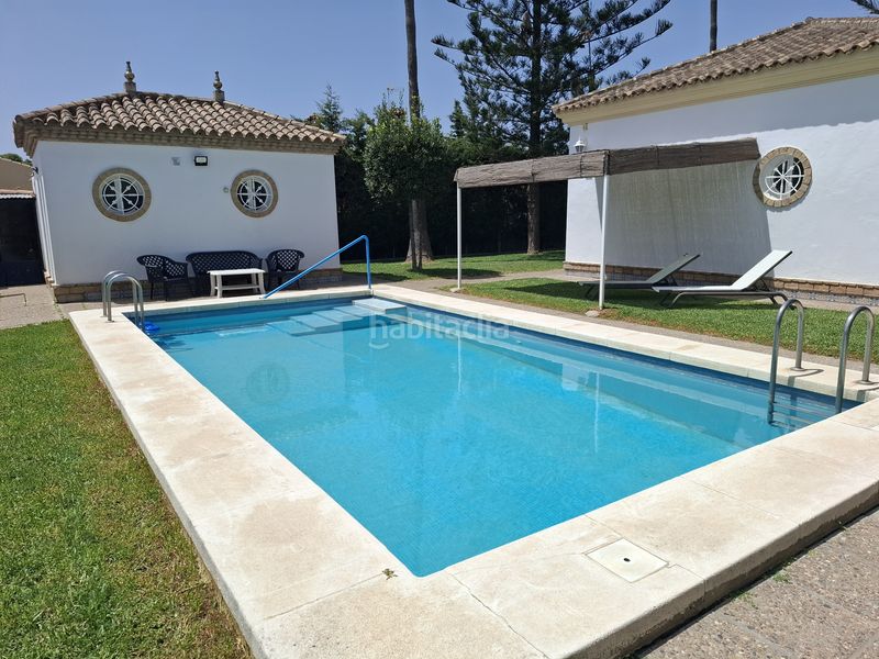 Foto 538c2722-eef9-47cf-83ed-b444838d0318. Casa amb aparcament piscina a Los Gallos Chiclana de la Frontera