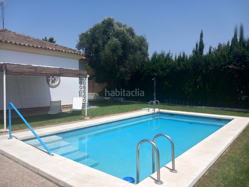 Foto a1d75f3b-0ed8-4bf1-abf3-2c5b25a6c8e0. Casa amb aparcament piscina a Los Gallos Chiclana de la Frontera