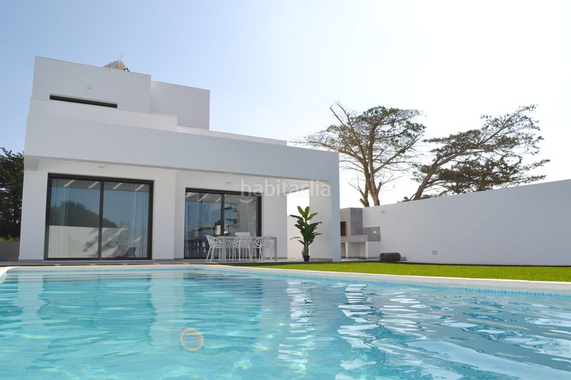 Foto 0b6a7a39-d80d-4fea-af10-1cd0483808f0. Casa adossada amb aparcament piscina a Conil Conil de la Frontera