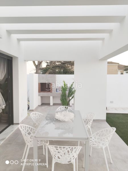 Foto 89d7fbfa-b926-4d20-9d75-803ddee70886. Casa adossada amb aparcament piscina a Conil Conil de la Frontera