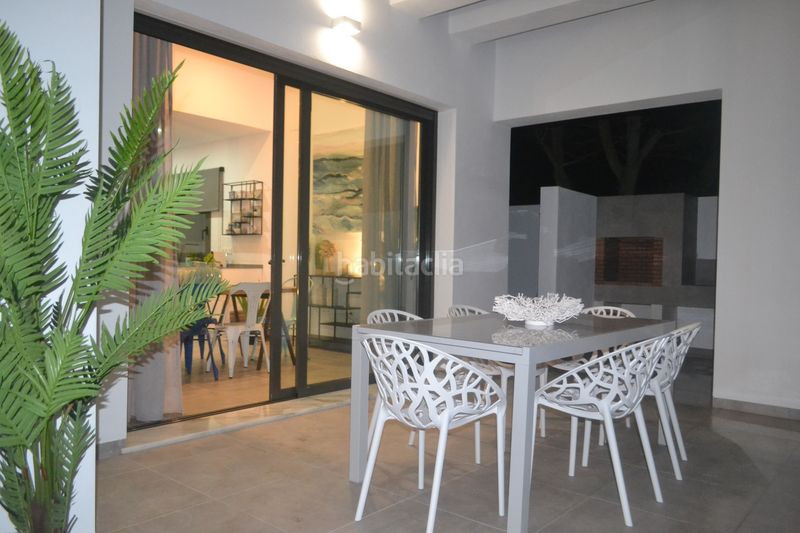 Foto 98042ad7-48db-4520-9e4f-3438e43e954d. Casa adossada amb aparcament piscina a Conil Conil de la Frontera