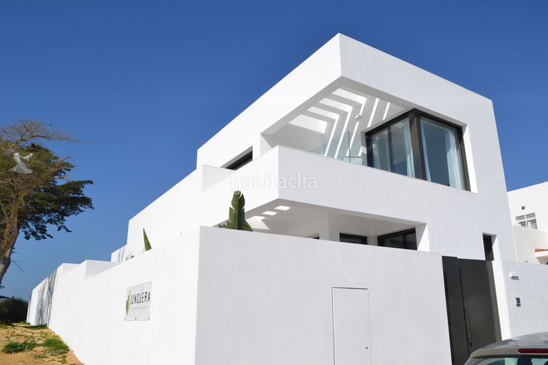 Foto bbea93ba-4734-4ff8-81c3-d43be70678cb. Casa adossada amb aparcament piscina a Conil Conil de la Frontera