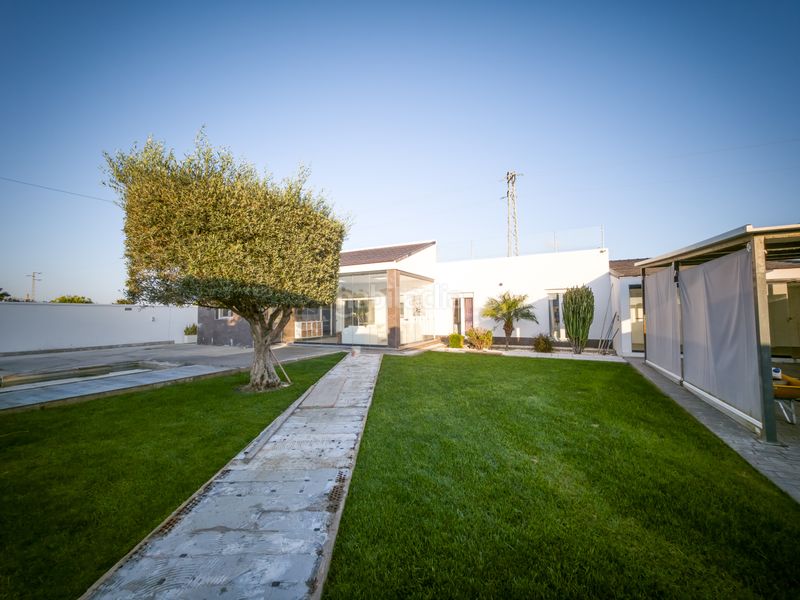 Foto 16cce432-358c-41d2-a003-ab81cf7281f3. Casa amb aparcament piscina a Las Lagunas - Campano Chiclana de la Frontera