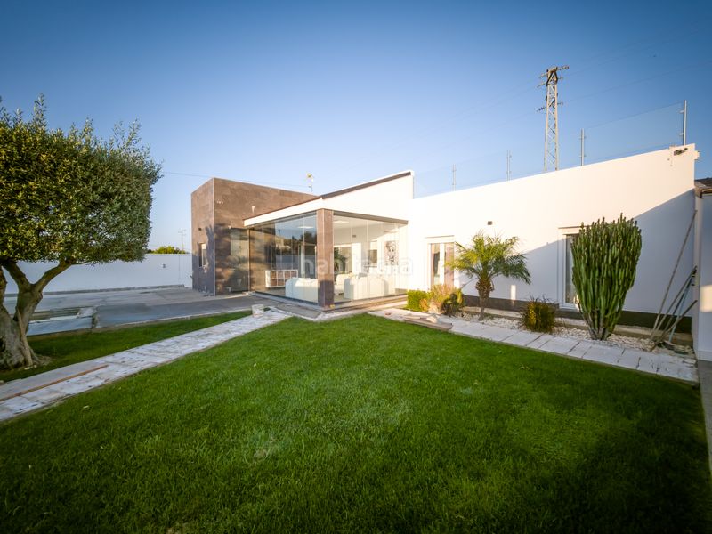 Foto f52b30c3-9e8e-493e-a9d3-e1bbdbff5a74. Casa amb aparcament piscina a Las Lagunas - Campano Chiclana de la Frontera