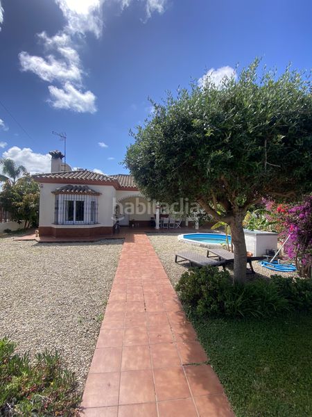 Foto 0ce66eb3-e5e1-40bc-8532-e081514b56a0. Casa amb piscina a Los Gallos Chiclana de la Frontera
