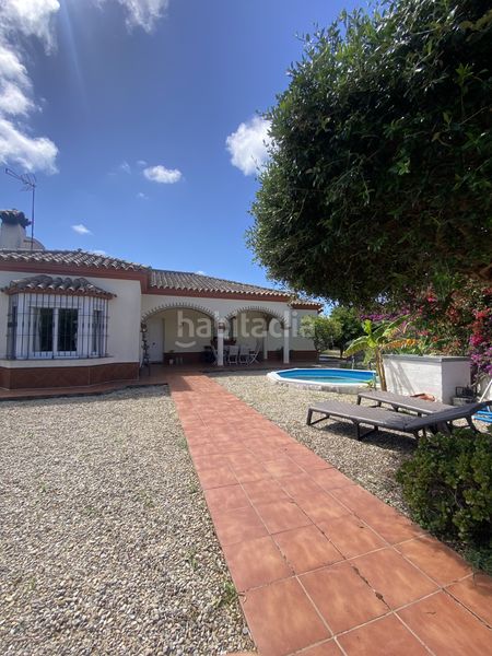 Foto c133335a-45f5-4452-ab3c-b81c3a9de04e. Casa amb piscina a Los Gallos Chiclana de la Frontera