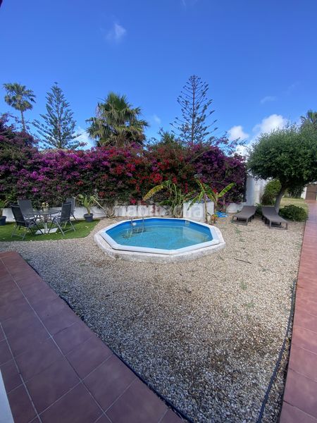 Foto ca54d9b3-cf91-41a1-a70a-7689367fd195. Casa amb piscina a Los Gallos Chiclana de la Frontera