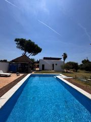 Edificio in Roche. Finca sostenible , piscina , hipotecable