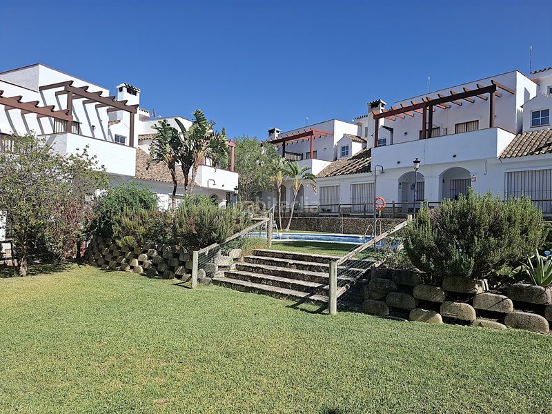 Foto 2c918854-417f-4aa7-81ca-83b1031d4a9a. Casa amb aparcament piscina a Benalup