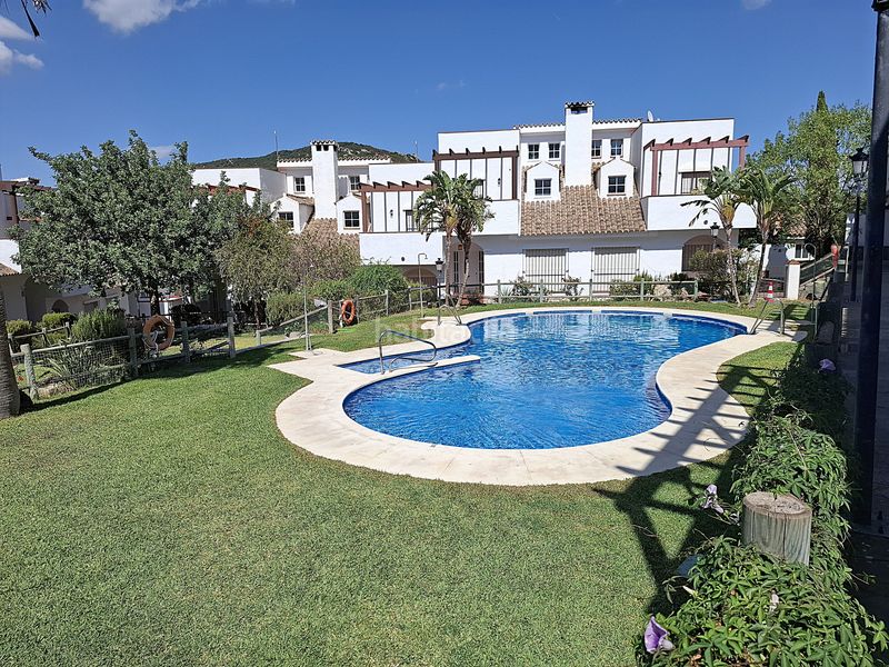 Foto e76a361a-0eac-427d-b9bf-2ed6af110573. Casa amb aparcament piscina a Benalup