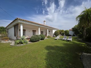 Edificio in Los Caños de Meca. Finca con negocio turístico consolidado a 118 m de la playa  los