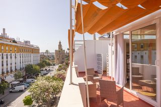 Alquiler Piso en Alfalfa - Santa Cruz. Ático de diseño con terraza privada y vistas a la torre del oro