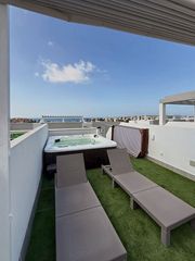 Casa in Atlanterra. Casa nueva amueblada con solárium y jacuzzi, garaje y trastero