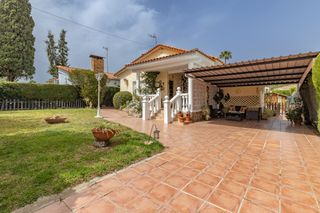 Chalet in El Carme-Sant Agustí-Bonavista. Encantador chalet en la eliana