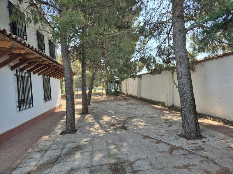 Foto ae59cf4c-7d99-4ca9-9a7c-55bd0d5e03a9. Masia amb piscina a Campo de Criptana