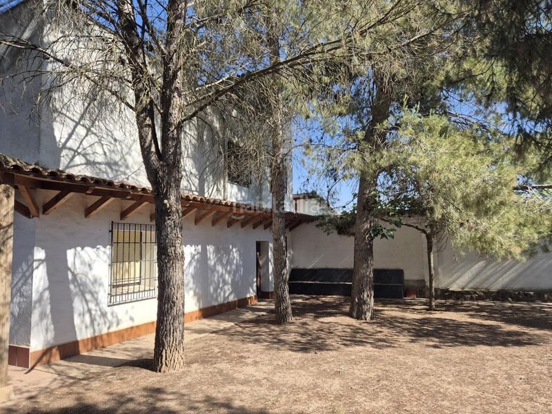 Foto e871fb4e-4698-4fbb-b4a4-5c2113c94f84. Masia amb piscina a Campo de Criptana