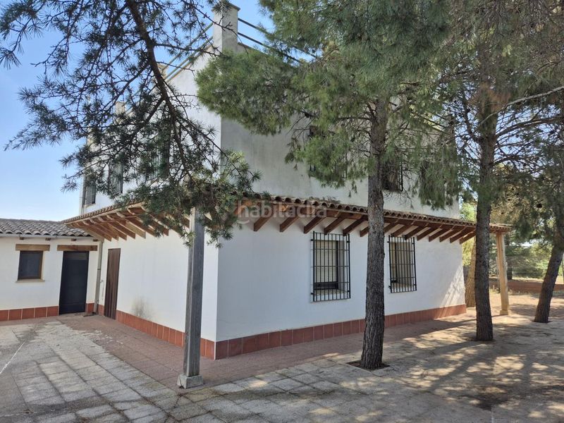 Foto ef2090ad-196e-45e2-b415-8b0e4f61be0f. Masia amb piscina a Campo de Criptana