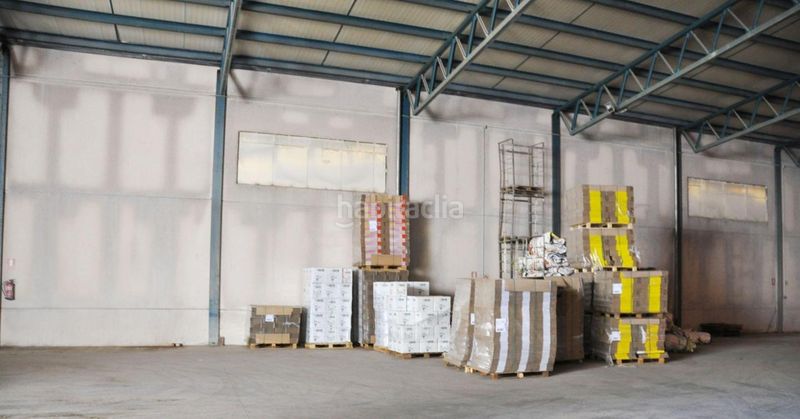 Foto 992483f2-45f6-44b8-98f5-10c4aabf8004. Nave industrial  en venta en Campo de Criptana