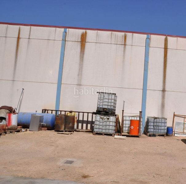 Foto a98b3000-3530-476f-b19b-f3a764b886a3. Nave industrial  en venta en Campo de Criptana