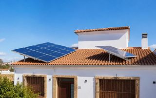 Casa  Alemania. Casa independiente, con placas solares y mucho potencial en pedr