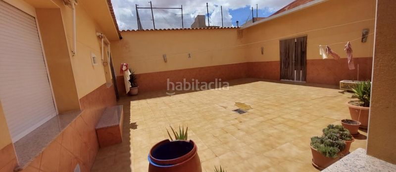 Foto e5a23279-8475-42ba-8e78-e63cc6ce789f. Casa amb aparcament a Pedro Muñoz