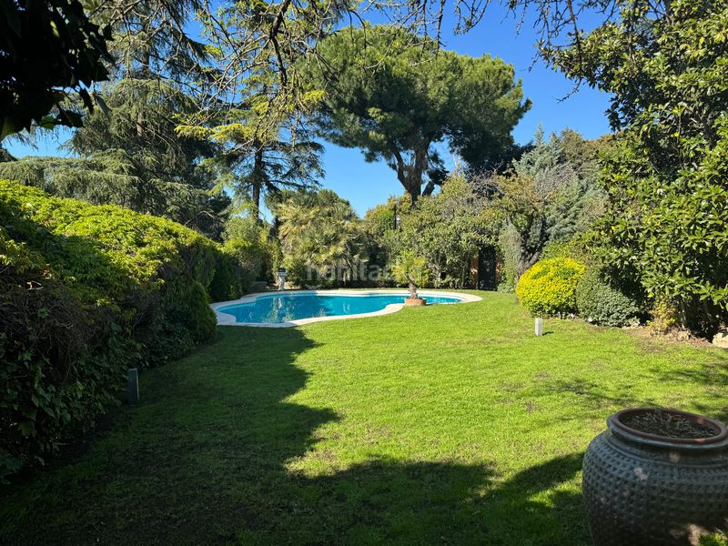 Foto 318e8cd4-da4a-4802-8feb-b0b52ff6abc1. Casa adossada amb xemeneia calefacció aparcament piscina a Boadilla del Monte