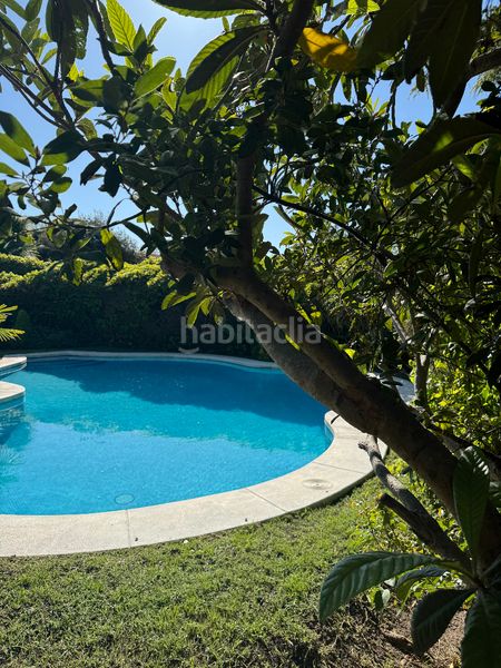 Foto d3a38c2e-b391-4bed-abcc-fde77469c28e. Casa adossada amb xemeneia calefacció aparcament piscina a Boadilla del Monte