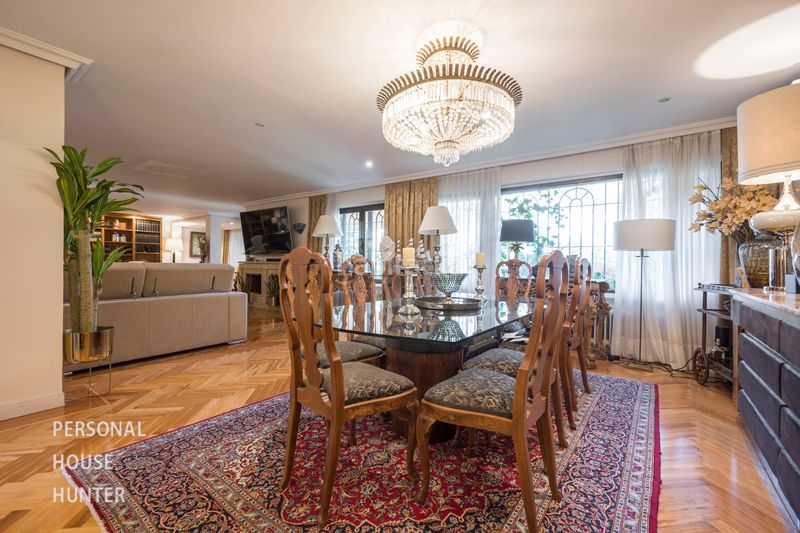 Foto f79be6d7-35ed-4b5d-8163-aa8e7d3fddd4. Casa adossada amb xemeneia calefacció aparcament piscina a Boadilla del Monte