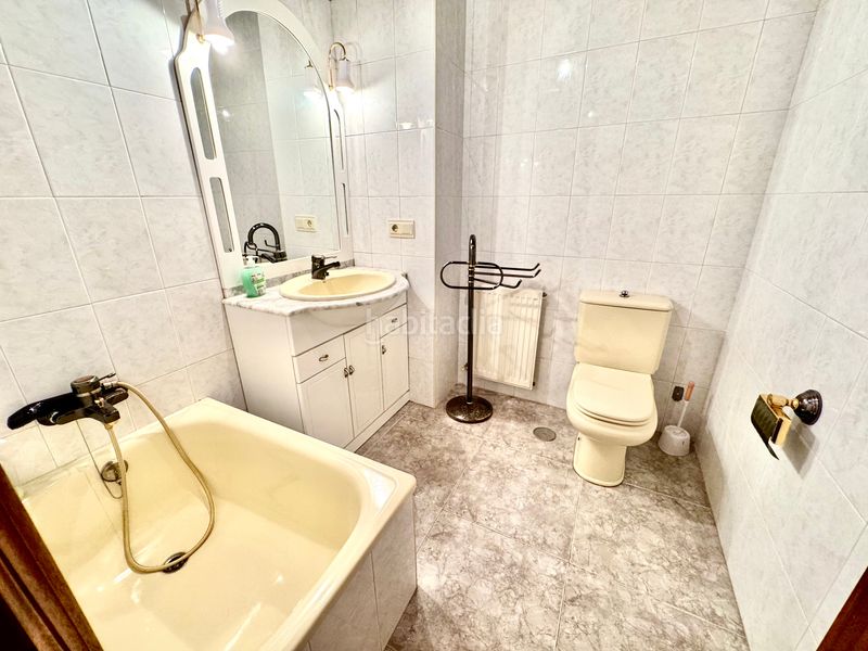 Foto 303c2e0f-53c9-4a61-a052-a7cb1c178d24. Casa aparellada amb xemeneia calefacció aparcament a Cudillero