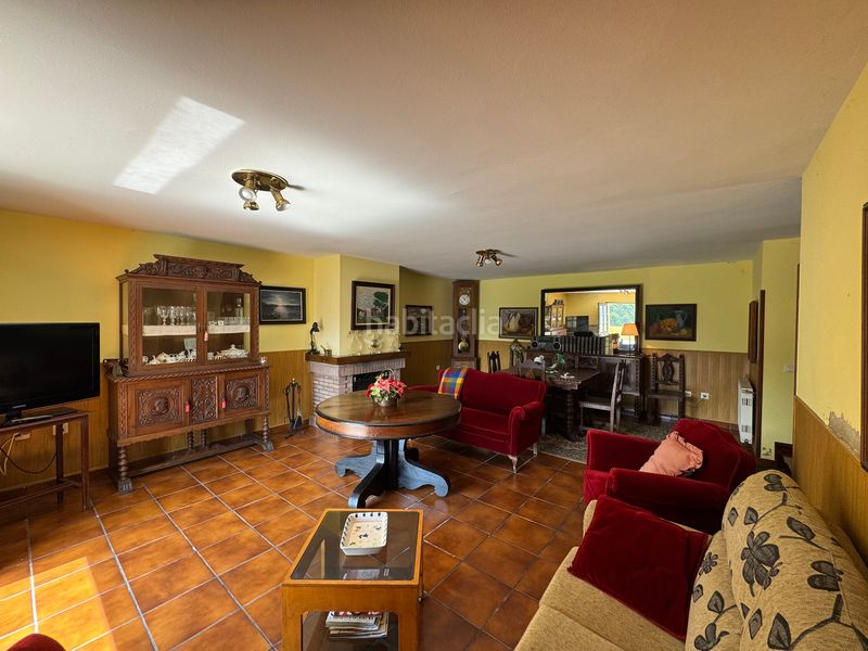 Foto 5157f002-9bf0-4257-b3ce-74da908b941f. Casa aparellada amb xemeneia calefacció aparcament a Cudillero