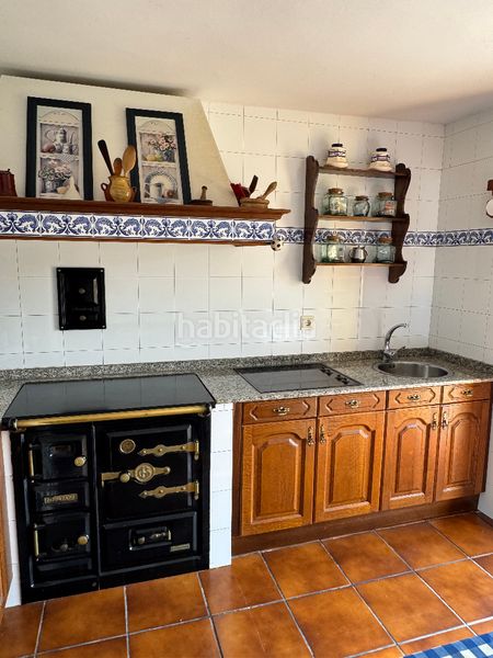 Foto 59ee690a-4c3a-4179-a59e-22e12a649bb1. Casa aparellada amb xemeneia calefacció aparcament a Cudillero