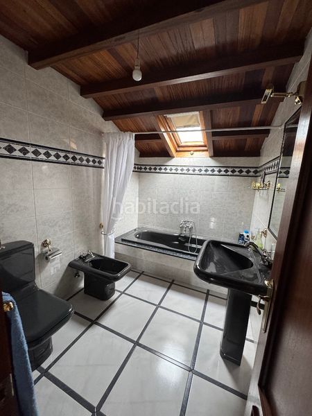 Foto 5d3c28b9-c829-406e-b9f6-2ae7ae331220. Casa aparellada amb xemeneia calefacció aparcament a Cudillero