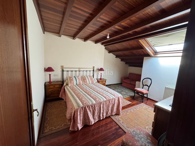 Foto 6fd668e2-df8c-4cd2-9349-c058b975794d. Casa aparellada amb xemeneia calefacció aparcament a Cudillero