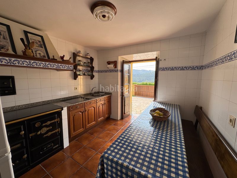 Foto 91a26811-07f3-4db5-8c3a-faa635755d3f. Casa aparellada amb xemeneia calefacció aparcament a Cudillero