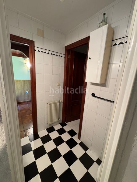 Foto a493e7f1-9088-4505-9f0b-53c842012886. Casa aparellada amb xemeneia calefacció aparcament a Cudillero