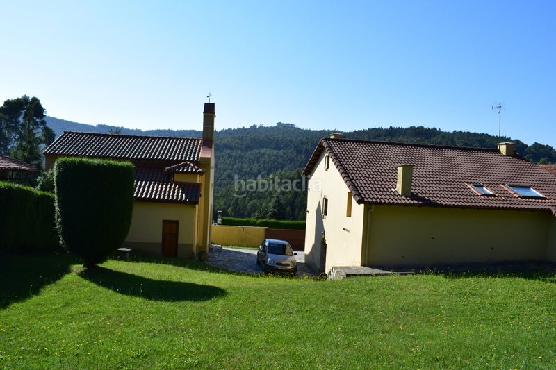 Foto d1337542-b6b7-4a50-a9dd-ecc068e1a968. Casa aparellada amb xemeneia calefacció aparcament a Cudillero