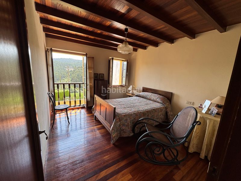 Foto ea1c12e6-0be7-4ed3-8b7c-c5db8fbbedc2. Casa aparellada amb xemeneia calefacció aparcament a Cudillero