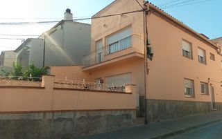 Casa en Piverd-Vila-Seca-Bruguerol. Casa esquinera en palafrugell  orientación sud