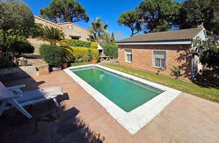 Chalet in Llagostera. Casa-chalet  con piscina en llagostera