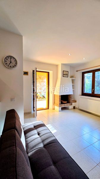 Foto 4965f9e8-a749-48e6-93f9-a432e3d1ec03. Lloguer apartament amb xemeneia aparcament piscina a Begur