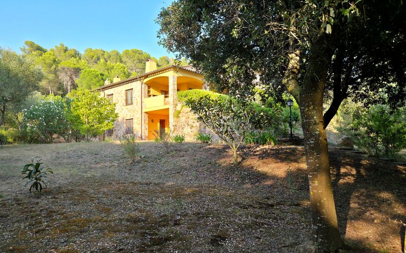 Foto f5d64b29-0d50-477d-abb8-2d5fc89ca8cf. Lloguer apartament amb xemeneia aparcament piscina a Begur