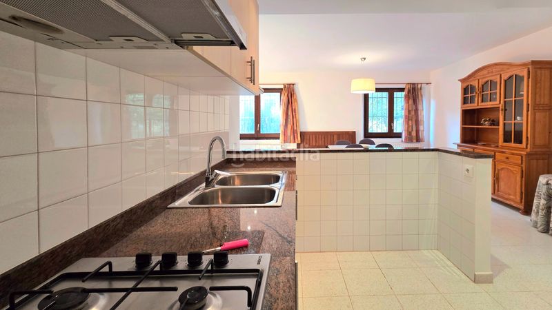 Foto fe7da175-346e-4edd-aef6-fbd2f2ac5553. Lloguer apartament amb xemeneia aparcament piscina a Begur