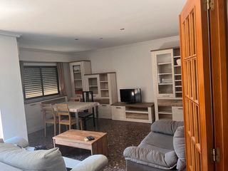 Rent Flat  Carrer del pintor manolo gil. Piso de 140m 4 dorm 2 baños para estudiantes