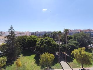 �tic en El Acequi�n. �tico bonito y amplio junto al parque y a un paso del mar