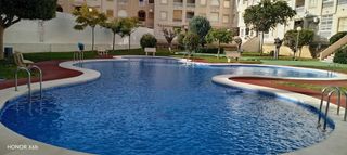 �tico  Calle santomera. Encantador �tico con 3 dormitorios y piscina comunitaria