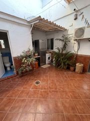 Mas à Algar. Gran casa con local y enorme potencial en el centro de algar cád