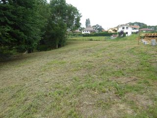 Terreno residencial en Llanera. Parcela edificable con suministros